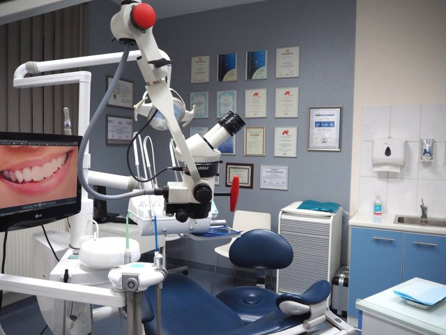 PIOTR MACIEJASZ  M.DENT - STOMATOLOGIA